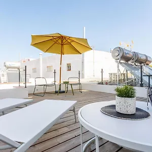 Precioso Atico De Diseno, Gran Terraza De 35 M2 Y De 16 M2 Y Garaje En Pleno Centro Sevilla